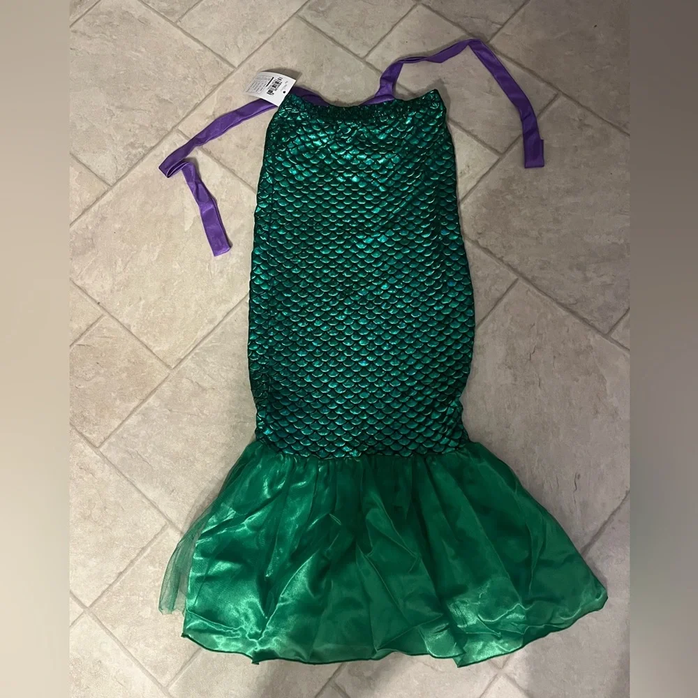 Girl’s green and purple mermaid costume. Jeweled top. Shiny. Chiffon skirt. NWT